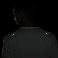 Nike Rise 365 чоловічі Dri-FIT Short-Sleeve Running Top колір зелений