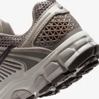 Nike Vomero 5 Big дитячі Кросівки with Reflective Accents колір коричневий