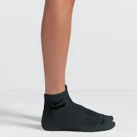 NikeSKIMS женская Dri-FIT Quarter носки (3 пары) многоцветный