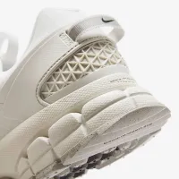 Nike Zoom Vomero Roam чоловічі Winterized Кросівки колір білий