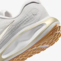 Nike Journey Run женская Road Running Кроссовки цвет серый