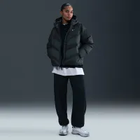 Nike Sportswear Windpuffer женская Storm-FIT Loose Hooded Down Puffer цвет зеленый