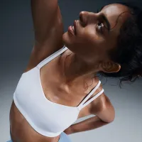 Nike Zenvy Strappy жіноча Light-Support Padded Sports Bra колір білий