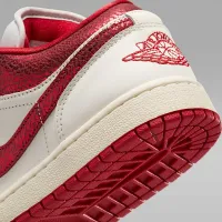 Nike Air Jordan 1 Low SE жіноча Кросівки колір білий