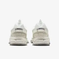 Nike Zoom Vomero Roam женская Winterized Кроссовки цвет белый