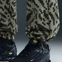 Nike Air чоловічі Woven Cargo Pants колір зелений