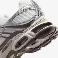 Nike Air Max Moto 2K женская Кроссовки цвет серый