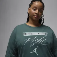 Nike Jordan Flight Heritage женская Graphic футболка (большие размеры) цвет зеленый