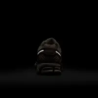 Nike Zoom Vomero 5 жіноча Shoe колір коричневий