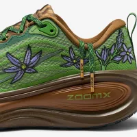 Nike жіноча Vomero Plus x Doernbecher Freestyle 