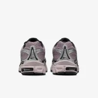 Nike Air Max Moto 2K жіноча Кросівки колір сірий