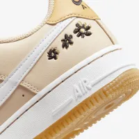Nike Air Force 1 SE Big дитячі Кросівки колір коричневий