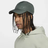 Nike Dri-FIT Club Unstructuколір червоний Metal Swoosh Cap колір зелений