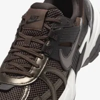 Nike V2K Run чоловічі Кросівки колір коричневий
