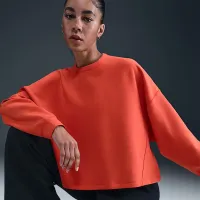 Nike 24.7 ImpossiblySoft женская Dri-FIT оверсайз Crew-Neck Top цвет красный