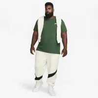 Nike Sportswear Club чоловічі футболка колір зелений