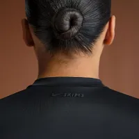 NikeSKIMS Shine жіноча Mock-Neck Short-Sleeve Top колір чорний