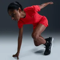 Nike Swift жіноча Dri-FIT Short-Sleeve Running Top колір червоний