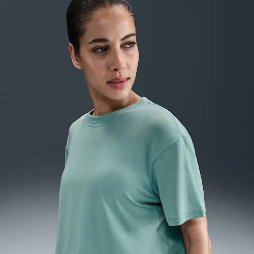 Nike One Relaxed женская Dri-FIT Cropped Short-Sleeve Top цвет зеленый