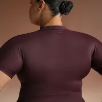 NikeSKIMS Shine жіноча Mock-Neck Short-Sleeve Top колір червоний