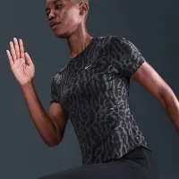 Nike Swift жіноча Dri-FIT Short-Sleeve Running Top колір чорний