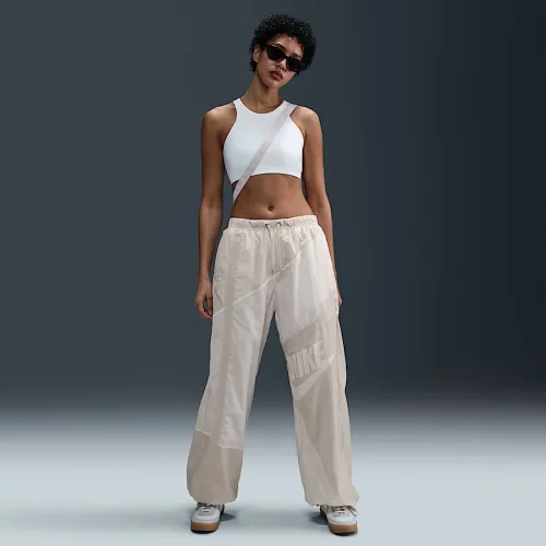 Nike Sportswear женская Mid-Rise Loose Woven Open-Hem Pants цвет белый