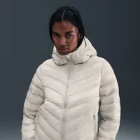 Nike Sportswear Windpuffer женская Therma-FIT Hooded Puffer цвет серый