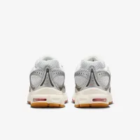 Nike Air Max Moto 2K жіноча Кросівки колір білий