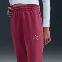 Nike Sportswear Club Fleece Big детские (Girls') оверсайз Joggers цвет фиолетовый