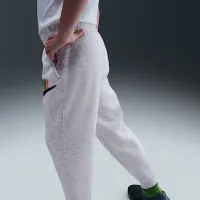 Nike Club Little дитячі Chenille Joggers колір коричневий