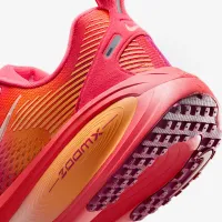 Nike Vomero 18 SE женская Road Running Кроссовки цвет красный