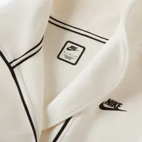 Nike Sportswear Tech Fleece жіноча оверсайз Full-Zip Толстовка з капюшоном Cape колір коричневий