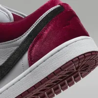 Nike Air Jordan 1 Low SE женская Кроссовки цвет черный