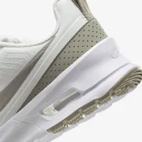 Nike Air Max Nuaxis жіноча Кросівки колір білий