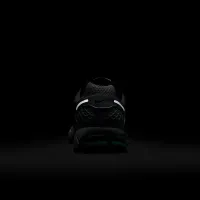 Nike Zoom Vomero 5 женская Кроссовки with Reflective Accents цвет белый