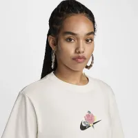 Nike Sportswear жіноча Artist Collection Short-Sleeve Graphic футболка колір білий