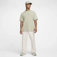 Nike Sportswear Premium Essentials чоловічі футболка колір зелений