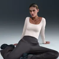 Nike 24.7 ImpossiblySoft жіноча Dri-FIT З високою талією Loose Flaколір червоний Pants колір сірий