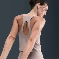 Nike Universa женская Medium-Support Padded Sports Bra Tank цвет коричневый