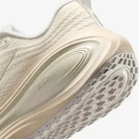 Nike Vomero Plus жіноча Road Running Кросівки колір білий