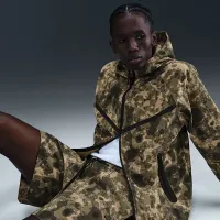 Nike Tech чоловічі Dri-FIT Woven Camo шорти колір коричневий