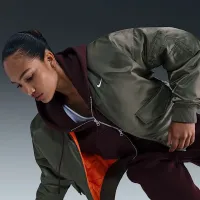 Nike Sportswear женская Therma-FIT Reversible Bomber Куртка цвет зеленый