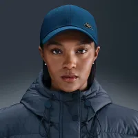 Nike Dri-FIT Club Structuцвет красный Metal Logo Cap синий