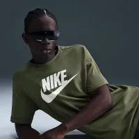 Nike Sportswear чоловічі футболка колір зелений