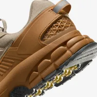 Nike Zoom Vomero Roam женская Winterized Кроссовки цвет коричневый