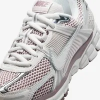 Nike Zoom Vomero 5 женская Кроссовки цвет серый
