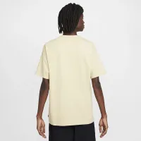 Nike Sportswear Premium Essentials чоловічі футболка колір коричневий