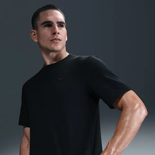 Nike Primary чоловічі Dri-FIT Short-Sleeve Versatile Top колір чорний