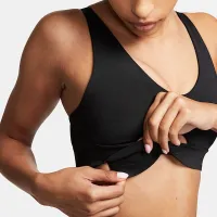Nike Indy Plunge Cutout женская Medium-Support Padded Sports Bra цвет черный