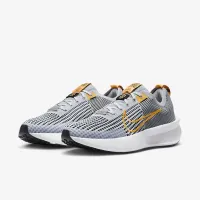 Nike Interact Run чоловічі Road Running Кросівки колір сірий